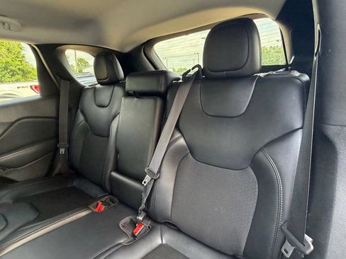 Used 2021 Jeep Cherokee Latitude Plus FWD image 17