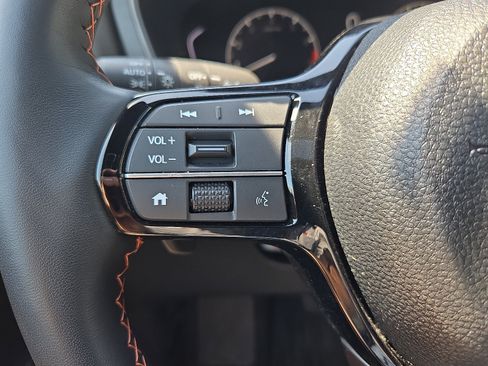 Used 2025 Honda Pilot TrailSport image 23