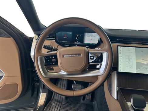 Used 2025 Land Rover Range Rover Long Wheelbase SE AWD/4WD image 13