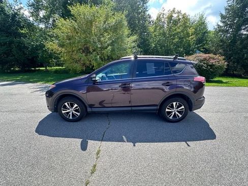 Used 2018 Toyota RAV4 XLE AWD/4WD image 6