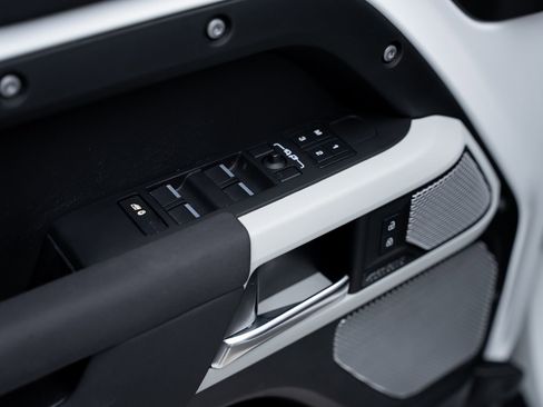 Used 2023 Land Rover Defender 130 SE image 56