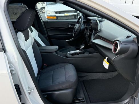 New 2026 Chevrolet Trax RS w/ Sunroof Package FWD image 24