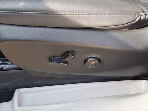 Used 2024 Chrysler Pacifica Touring-L image 20