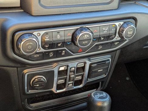 Used 2018 Jeep Wrangler Unlimited Sahara w/ Cold Weather Group image 22