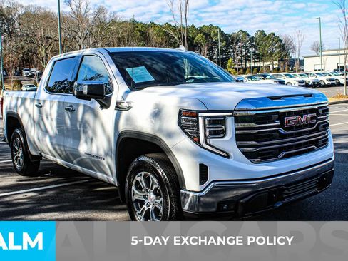 Used 2025 GMC Sierra 1500 SLT image 3
