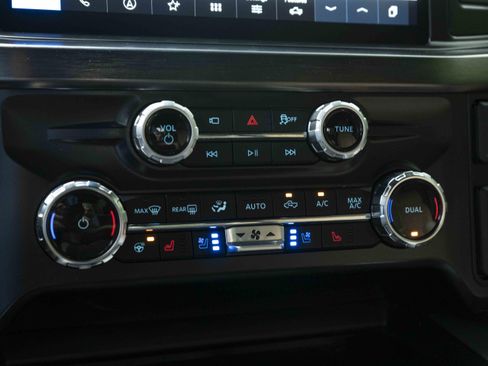 Used 2025 Ford F450 Lariat w/ Lariat Ultimate Package AWD/4WD image 30