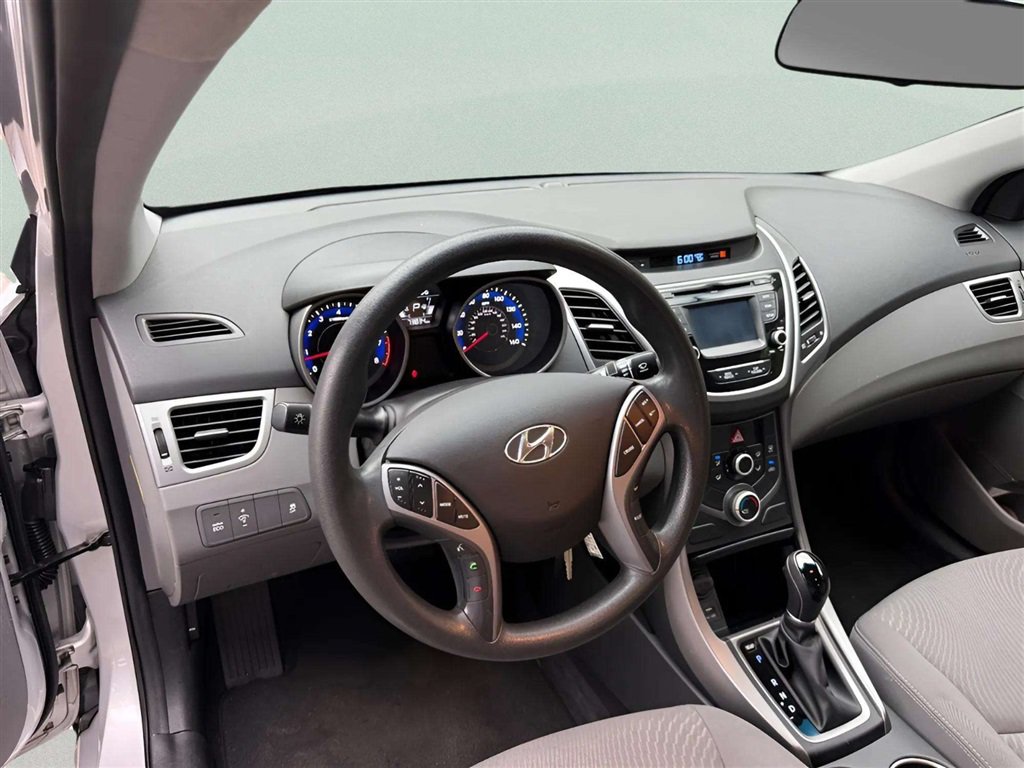 Used 2016 Hyundai Elantra SE w/ Option Group 02 FWD image 12