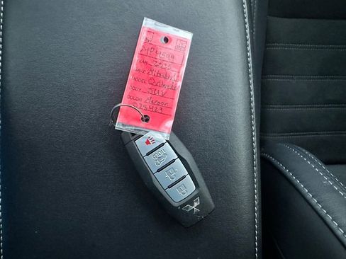 Used 2025 Mitsubishi Outlander SE image 40