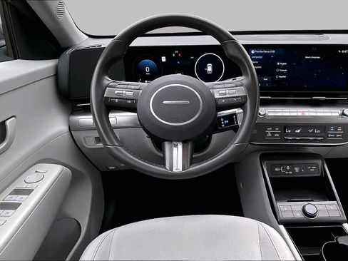 Used 2025 Hyundai Kona SEL AWD/4WD image 5