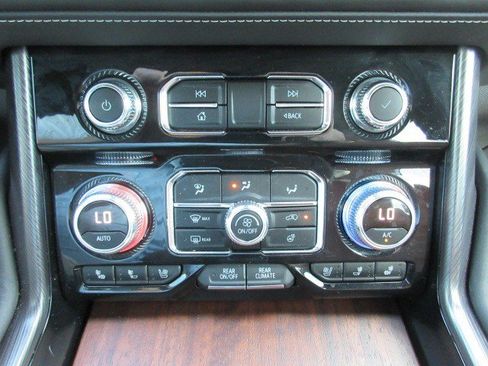 Used 2023 GMC Yukon XL Denali Ultimate AWD/4WD image 22
