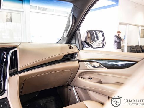 Used 2019 Cadillac Escalade ESV Platinum image 40