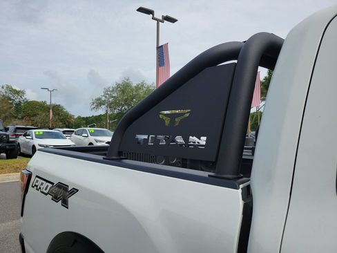 Used 2023 Nissan Titan PRO-4X w/ Pro-4x Convenience Package AWD/4WD image 8
