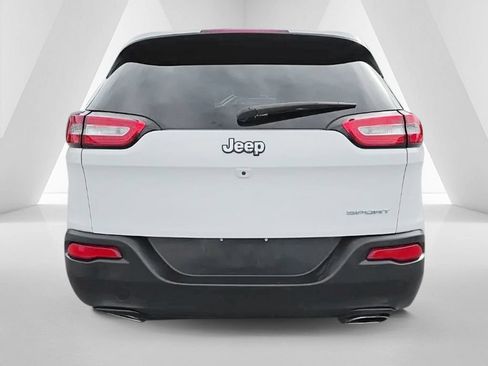 Used 2016 Jeep Cherokee Sport FWD image 6