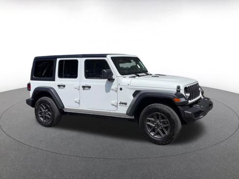 Used 2025 Jeep Wrangler Unlimited Sport AWD/4WD image 2