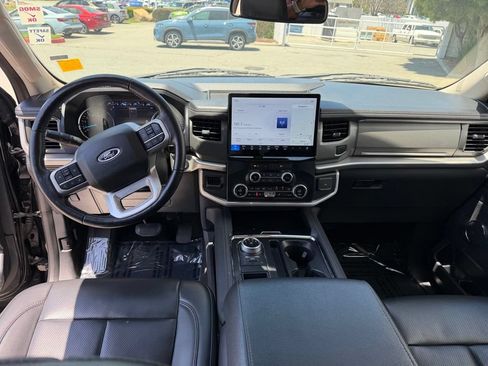 Used 2024 Ford Expedition XLT RWD image 13