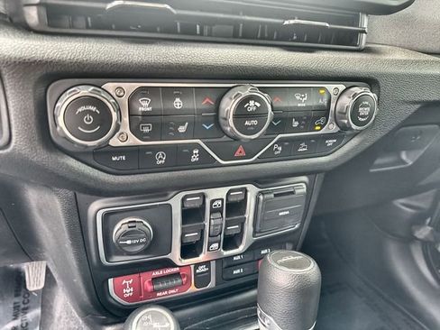 Used 2025 Jeep Gladiator Willys image 27