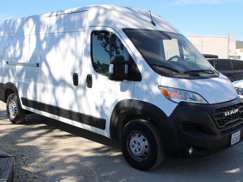 Used 2025 RAM ProMaster 2500 w/ Convenience Group FWD image 3