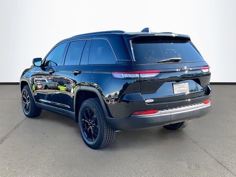 New 2026 Jeep Grand Cherokee Altitude image 5