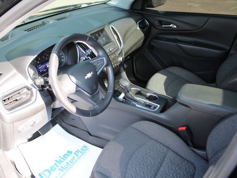 Used 2022 Chevrolet Equinox LT AWD/4WD image 2