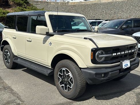 Certified 2025 Ford Bronco Outer Banks image 3