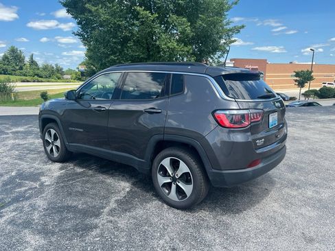 Used 2017 Jeep Compass Latitude w/ Popular Equipment Group AWD/4WD image 4