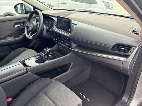 Used 2023 Nissan Rogue SV FWD image 12