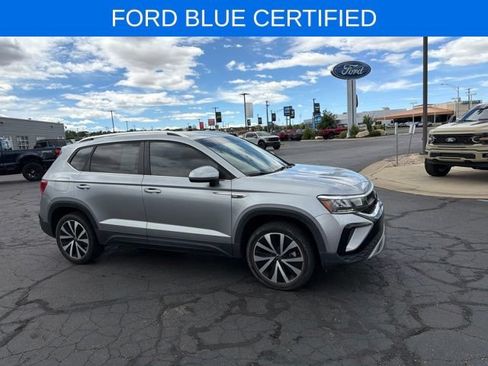 Used 2022 Volkswagen Taos SE FWD image 3