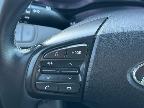 Used 2021 Hyundai Venue SEL FWD image 16