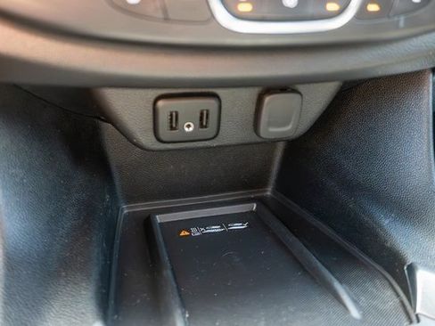 Used 2023 Chevrolet Traverse LT AWD/4WD image 31