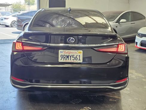 Used 2022 Lexus ES 300h w/ Premium Package FWD image 3