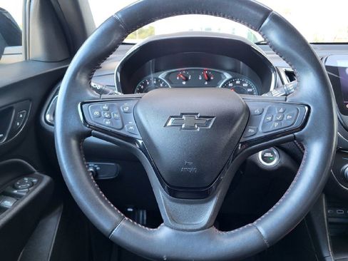 Used 2022 Chevrolet Equinox RS w/ RS Leather Package image 8