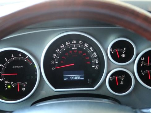 Used 2016 Toyota Sequoia Platinum RWD image 39