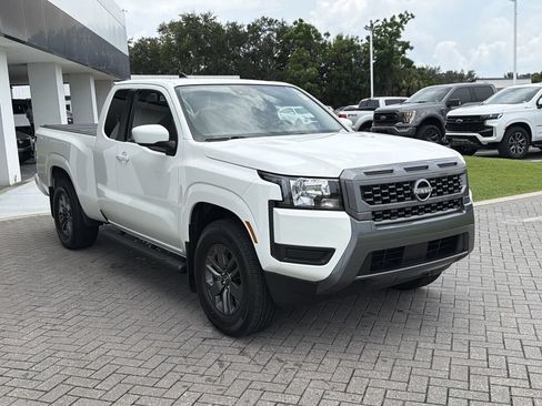 Used 2025 Nissan Frontier SV RWD image 7