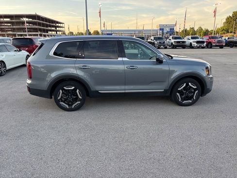 Used 2025 Kia Telluride S FWD image 6