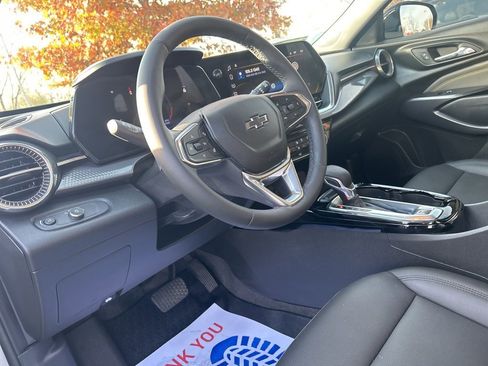 Used 2025 Chevrolet Trax ACTIV w/ Driver Confidence Package image 11