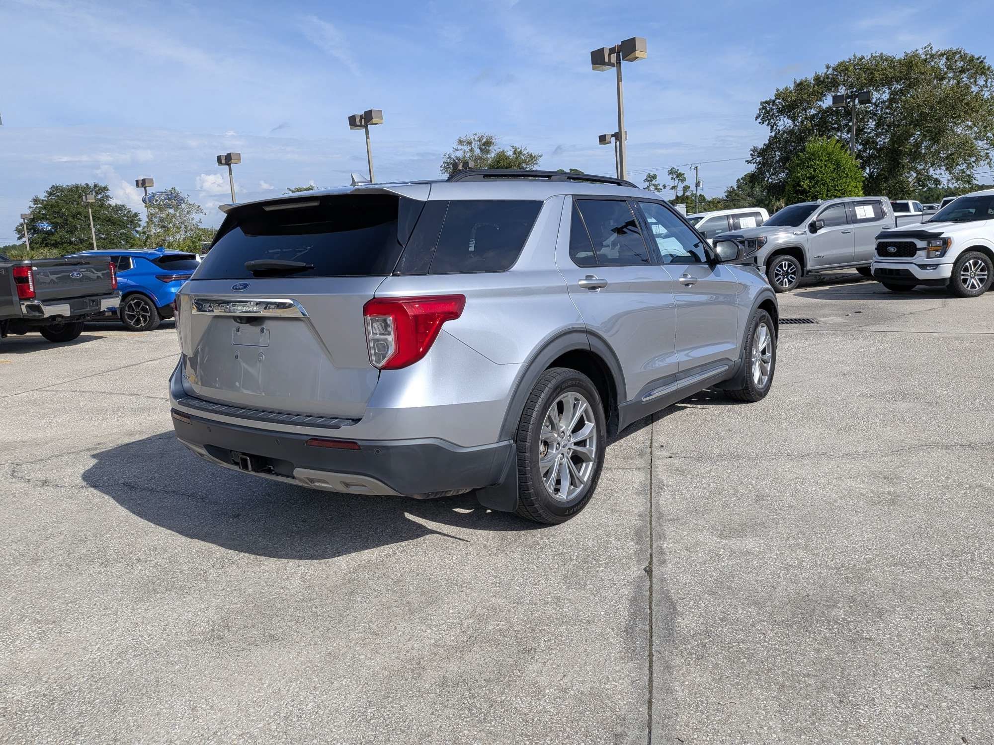 Used 2021 Ford Explorer XLT w/ Equipment Group 202A RWD image 4
