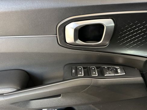Used 2022 Kia Sorento S FWD image 11