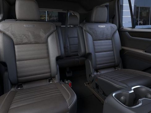 New 2026 GMC Acadia Denali Ultimate w/ LPO, Floor Liner Package AWD/4WD image 17