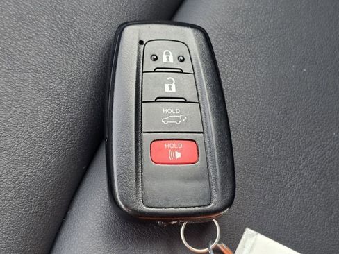 Used 2022 Toyota RAV4 XLE Premium AWD/4WD image 35