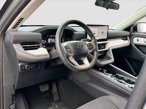 Certified 2025 Ford Explorer Active image 10