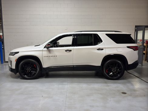 Used 2024 Chevrolet Traverse Premier image 2