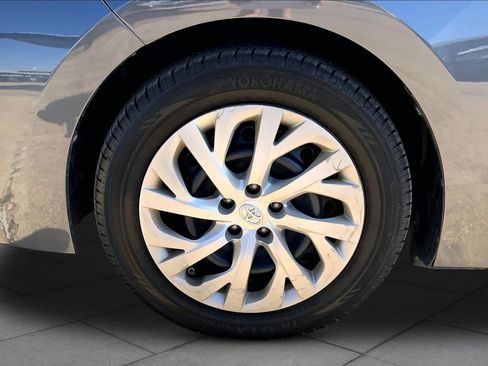 Used 2019 Toyota Corolla LE FWD image 11
