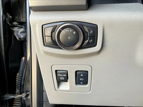Used 2018 Ford F150 XLT w/ Equipment Group 302A Luxury AWD/4WD image 33