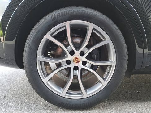 Used 2025 Porsche Cayenne image 13