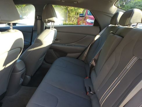 Used 2025 Hyundai Elantra SEL FWD image 10