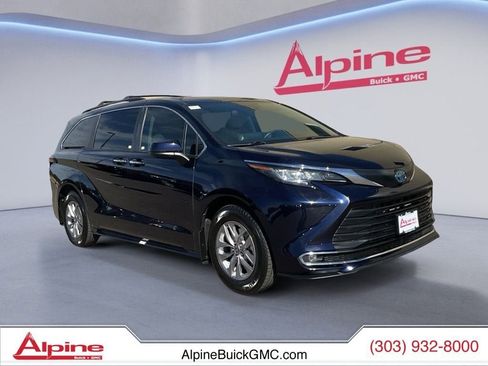 Used 2022 Toyota Sienna XLE image 7