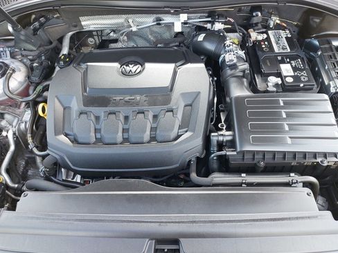 Used 2022 Volkswagen Tiguan SE image 32