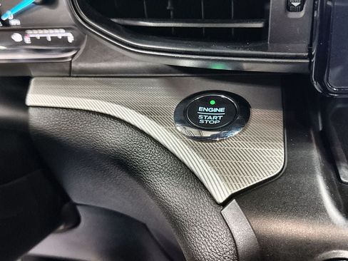 Used 2020 Ford Explorer XLT RWD image 23