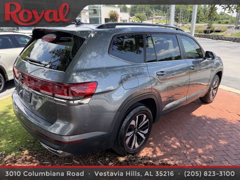 Certified 2024 Volkswagen Atlas SE FWD image 4