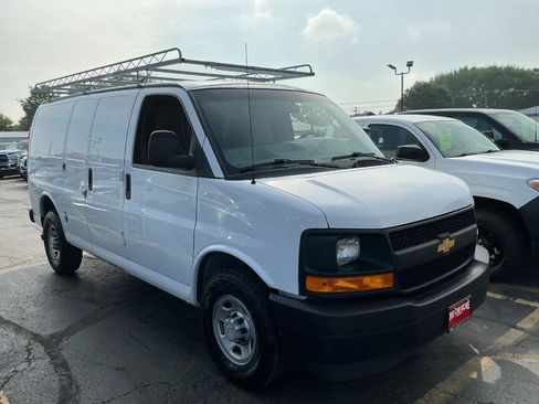 Used 2017 Chevrolet Express 2500 RWD image 2